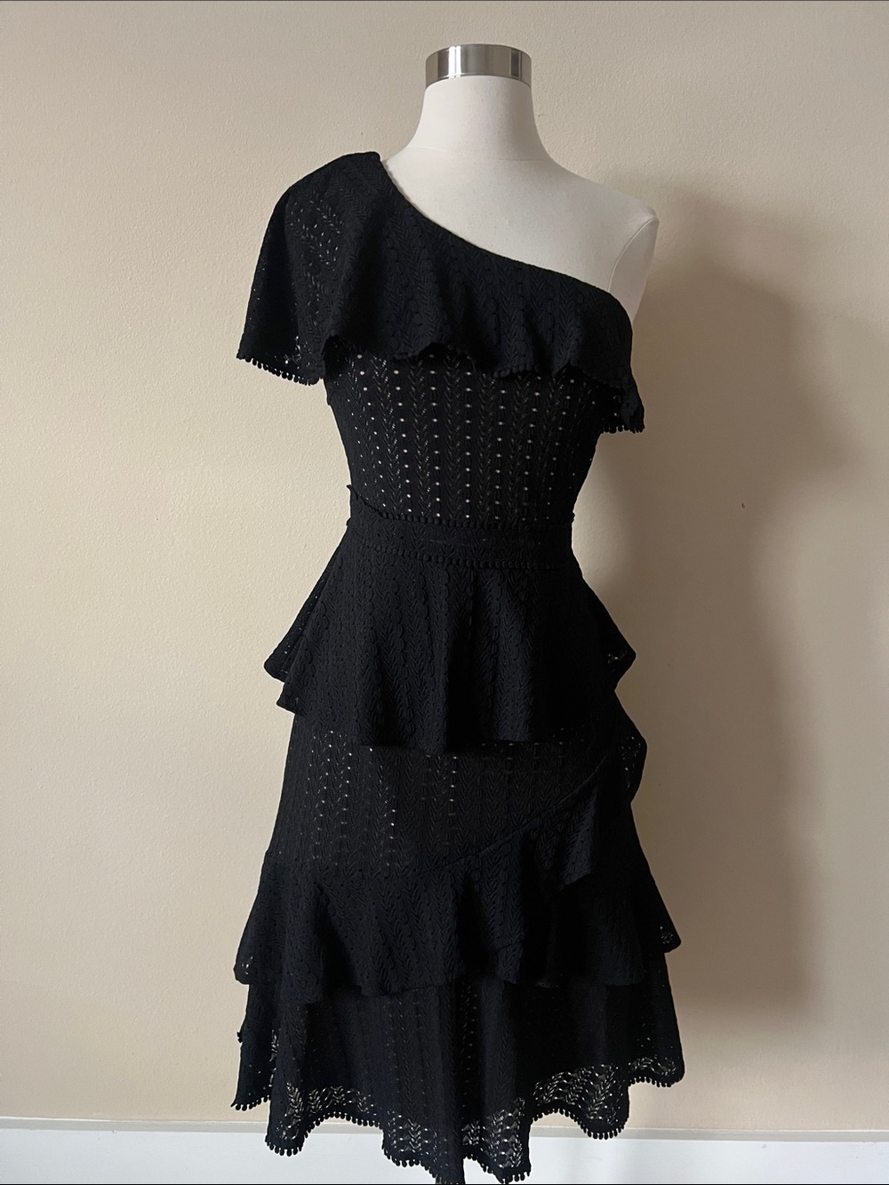 Gianni Bini Black One-Shoulder Ruffle Midi Dress